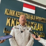 Plt Kepala Pusat Kesehatan Haji Kemenhaj, Dani Pramudya, ketika memberi keterangan pers. Foto: MCH 2026