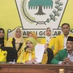 Ketua DPD Partai Golkar, Haeny Relawati Rini Widyastuti saat jumpa pers. (suwandi/BANGSAONLINE)