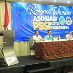 Plt Wali Kota Pasuruan saat membuka kongres asosiasi PSSI.