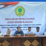 Deklarasi pemilu damai di STKIP Modern Ngawi.