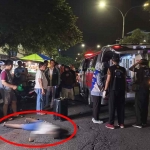 Korban saat proses evakuasi dari tim medis setelah alami kecelakaan di Jalan Pasar Kembang Surabaya. Foto: Ist.