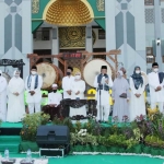Bupati Fadeli dan Wabup Kartika bersama Forkopimda saat memperingati pergantian Tahun Baru Islam di Masjid Agung Lamongan.