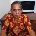 Salah satu pegawai DPMD Gresik, Agus Priyono.