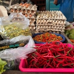 Harga cabai keriting di Jatim melonjak lagi. Foto: Sulthon/Bangsaonline.