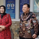 Direktur RSUD dr. H Moh Anwar Sumenep, dr. Erliyati (kiri) bersama salah satu anggota Tim visitasi