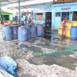 JOROK: Kondisi pasar ikan Lamongan. Hingga kini masalah limbahnya belum teratasi. foto: nurqomar/ BANGSAONLINE
