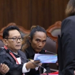 M. Irfan Choirie dan M. Ali Candi saat sidang di MK. Foto: Ist.