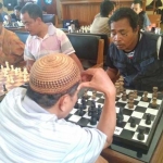 Suasana turnamen catur yang digelar Percasi Tuban. foto: SUWANDI/ BANGSAONLINE