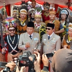Bupati Sambari dan Wabup Qosim memberikan keterangan pers usai upacara sumpah pemuda. foto: ist.