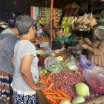 Simak fluktuasi harga sembako di Lumajang hari ini. Foto: Sulthon/Bangsaonline.