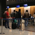 Suasana calon penumpang di Bandara Juanda. (foto: ist)