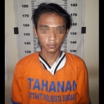 Tersangka M. Ari (18), warga Simogirang RT 02/RW 06, Prambon., Sidoarjo.