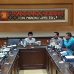 Muhammad Fawait, SE, M.Sc, Ketua Fraksi Gerindra DPRD Jatim saat memimpin rapat fraksi. foto: istimewa