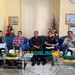 Kepala KPPN Tuban, Martina Sri Mulyani (kiri), bersama perwakilan dari KPP Pratama Tuban, Kantor Bea dan Cukai Bojonegoro dan perwakilan dari BPS Tuban. Foto: SUWANDI/ BANGSAONLINE