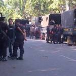 Pasukan Brimob dibantu Pasukan TNI, siap amankan Pilkades Serentak di Sampang. foto: bahri/BANGSAONLINE