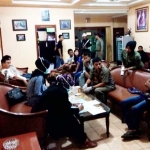 Hasil razia petugas gabungan dari sejumlah hotel melati di Kota Blitar. foto: AKINA/ BANGSAONLINE