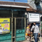 Proses eksekusi aset milik Pemkot di Jalan Raya Kenjeran Nomor 254, Surabaya.