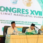 KH Hasyim Muzadi (dua dari kiri), saat memberikan pemaparan dalam Kongres XVII Muslimat NU. foto: BANGSAONLINE