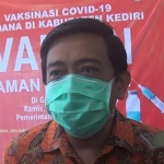 Plt. Kepala Dinkes Kabupaten Kediri, dr. Bambang Triyono Putro saat memberi keterangan kepada wartawan. (foto: Kominfo)