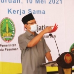 Wali Kota Pasuruan Saifullah Yusuf (Gus Ipul) saat meluncurkan apilkasi Si Duta dan Kurma di Gedung Kesenian Kota Pasuruan, Senin (10/5/2021).