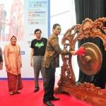 Staf ahli Menteri Dalam Negeri, Nuryanto secara simbolis melakukan pemukulan gong.