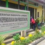 Kantor Dinas Kependudukan dan Catatan Sipil Kabupaten Jombang. foto: rony suhartomo/ BANGSAONLINE
