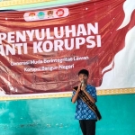 Duta pelajar antikorupsi tingkat  Kota Batu, Ariansyah Ilham Oktavian, saat memberikan sosialisasi.