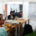 Anggota Fraksi PDI Perjuangan DPRD Jatim, Agatha Retnosari saat reses di Ketintang, Surabaya. Foto: DIDI ROSADI/BANGSAONLINE