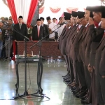 Para anggota DPRD Kab. Pamekasan periode 2019-2024 saat diambil sumpahnya di Pendopo Ronggosukowati.