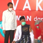 Presiden Jokowi saat memantau pelaksanaan vaksinasi Covid-19 di Kabupaten Jombang.