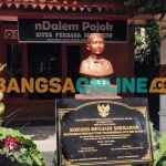 Patung Soekarno kecil di Situs Ndalem Pojok. Foto: Muji Harjita/BANGSAONLINE