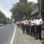  Satlantas Polres Ngawi bersama Dinas PU Provinsi Jatim dan Dinas Perhubungan (Dishub) Ngawi sedang melakukan survey bersama terhadap kondisi jalan Nasional.