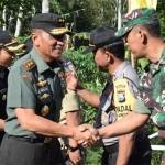 Panglima Kodam V Brawijaya Mayor Jenderal TNI R. Wisnoe Prasetja Boedi saat penutupan TMMD 105 Trenggalek.