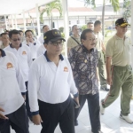 Gubernur Jatim Dr H Soekarwo didampingi Kapolda Jatim dan Pangdam V Brawijaya Meninjau Korban Ledakan Bom Pasuruan di RS Bhayangkara.