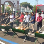 Pemusnahan ratusan ribu barang bukti yang dilakukan Kejari Sidoarjo.