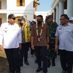 Menparekraf Sandiaga Salahuddin Uno mengunjungi proyek revitalisasi Benteng Van Den Bosch, Rabu (27/7/2022).