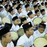 Parade Seribu Rebana berlangsung sukses dan menarik animo masyarakat. 