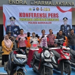 Barang bukti hasil curanmor turut dipamerkan saat konferensi pers yang digelar Polres Bangkalan, Jumat (1/24/2025).