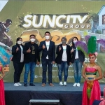 Owner Suncity Grup, Chandra Deddy Purnama, saat foto bersama di Suncity Group Expo.
