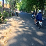 TKP laka tunggal yang menewaskan pemotor warga Jl. Barata Jaya