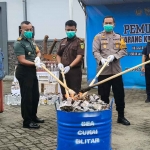 Pemusnahan barang kena cukai ilegal yang dilakukan KPPBC TMP C Blitar.