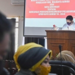 Wali Kota Kediri Abdullah Abu Bakar saat menyampaikan Rancangan Pertanggungjawaban Pelaksanaan APBD Kota Kediri Tahun Anggaran 2019 di Ruang sidang kantor DPRD Kota Kediri.