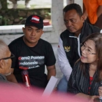 Relawan Generasi Merdeka saat blusukan ke Kampung Kusta Sumberglagah, Kabupaten Mojokerto.