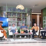 Kepala Biro Humas Kementerian ATR/BPN, Harison Mocodompis, saat acara dialog di Garuda Tv bersama Rocky Gerung, Ketua Lingkar Nusantara Hendarsam, dan Direktur Maritime Strategice Center Muhammad Sutisna. Foto: Ist.