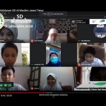 Siswa SD Al Muslim Waru Sidoarjo saat mengikuti kelulusan virtual menggunakan Google Meet, Senin (15/6/2020). (foto: ist).