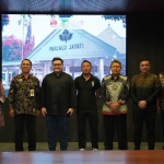 Bupati Kediri (nomor 4 dari kiri) usai pertemuan. Foto: Ist