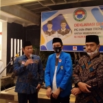 Deklarasi dukungan PC IKA PMII Trenggalek kepada paslon Nur Arifin-Syah Natanegara. (foto: HERMAN/BANGSAONLINE)