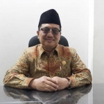Kepala Bidang Penyelenggara Haji dan Umrah Kanwil Kemenag Provinsi Jawa Timur Jamal saat di ruang kerjanya.
