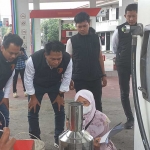 Tim Satreskrim Polres Batu bersama Disperindag saat sidak ke beberapa SPBU.