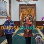 Gubernur Khofifah saat menerima Dubes India di Gedung Negara Grahadi, Surabaya. Foto: DEVI FITRI AFRIYANTI/BANGSAONLINE